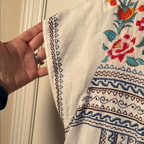 Johnny Was Embroidered White linen with Floral Accents - Picture 4 of 7